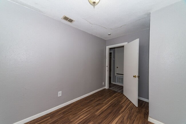 Building Photo - 3-BEDROOM GOVERNMENT HILL DUPLEX