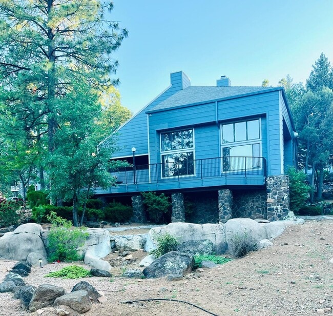 Building Photo - 2600 S White Mountain Rd