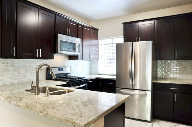 Building Photo - Charming condo in Fremont in a beautiful community – HUGE balcony!