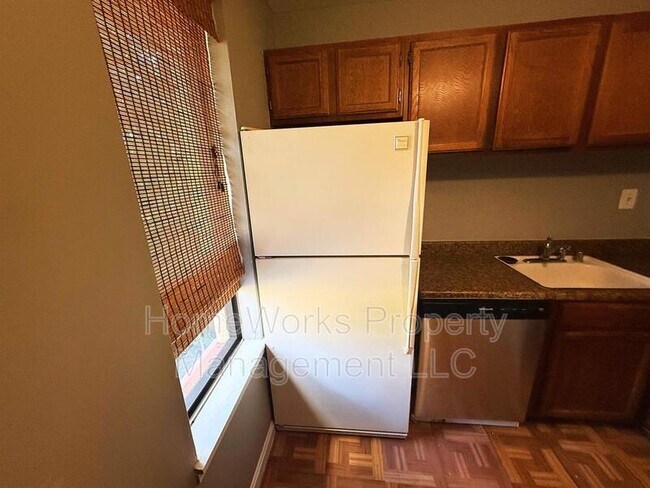 Building Photo - 9633 White Acre Rd