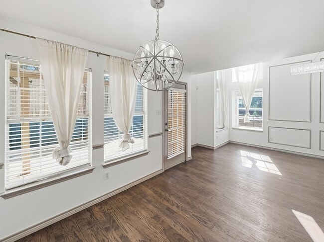 Building Photo - 3950 Seaside Ct