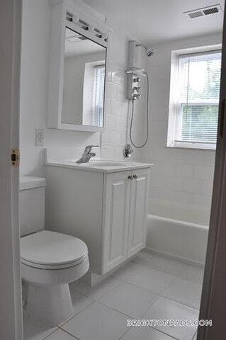 Building Photo - 168 Newton St