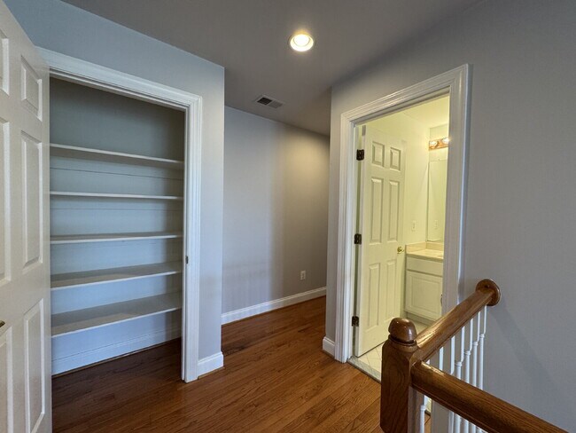 Building Photo - Spacious Elegance in Gated Piedmont!