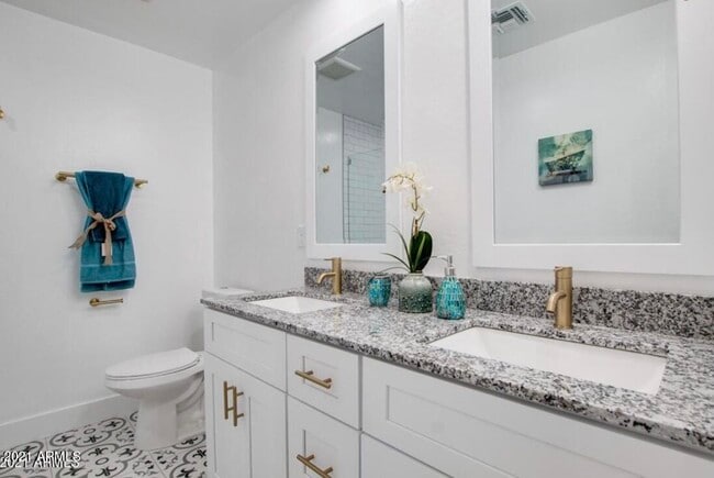 Building Photo - 5829 S 12th Ln