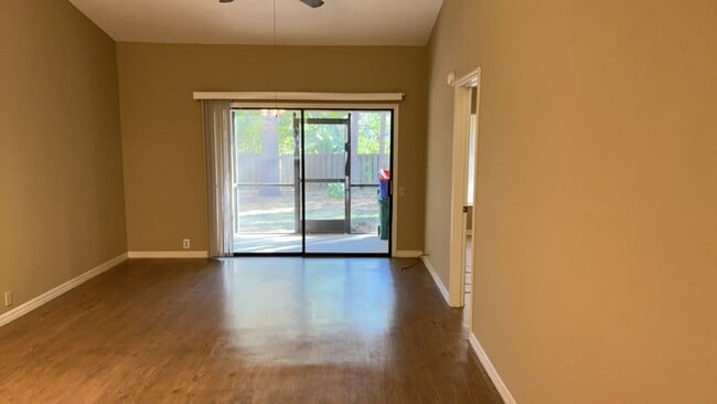 Building Photo - Great 2/2 In Woodcreek Village-Sublease