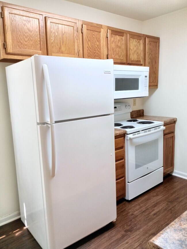 Building Photo - 3527-3529 Prescott Dr.