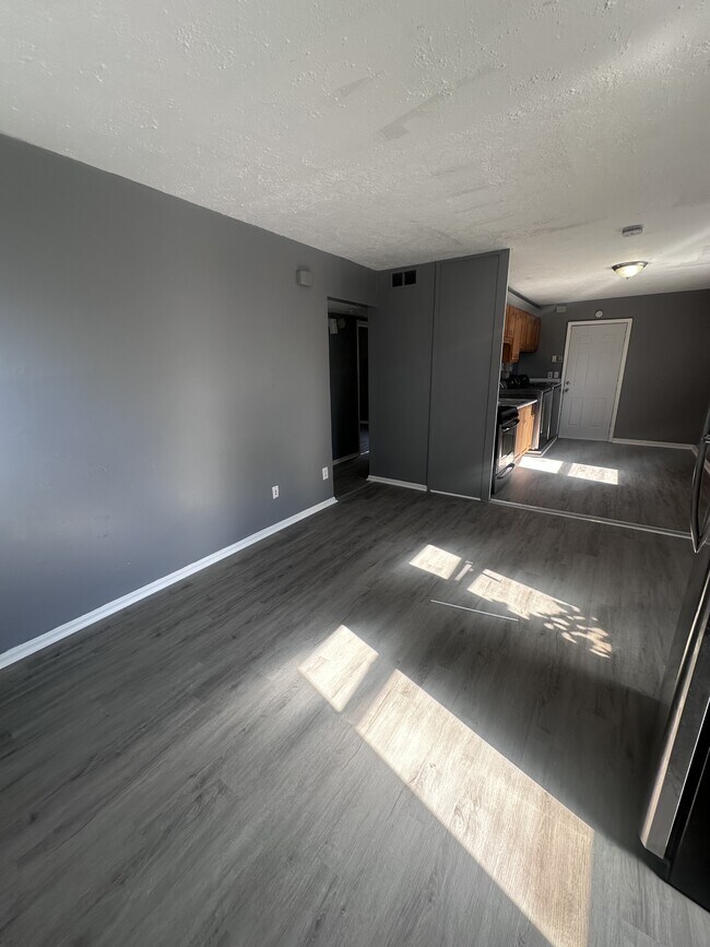 Building Photo - 16313 Clearview Ave