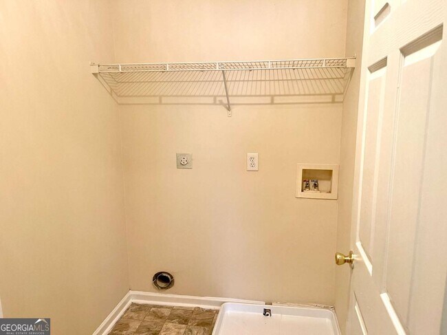Building Photo - 5745 Strathmoor Manor Cir