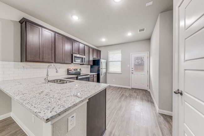 Building Photo - Gorgeous 3/2.5 on cul-de-sac in Cibolo wit...
