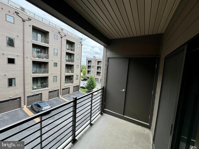 Building Photo - 906 Lakeview Ct