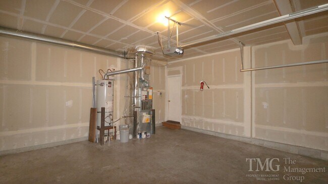 Building Photo - Beautiful 4-Bedroom Home with Custom Finishes & Thoughtful Layout