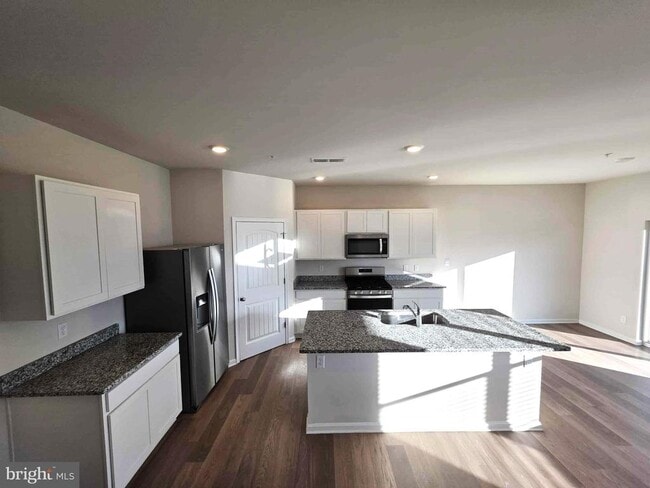 Building Photo - 374 Robbins Farm Rd