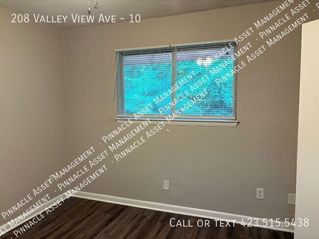 Building Photo - 208 Valley View Ave