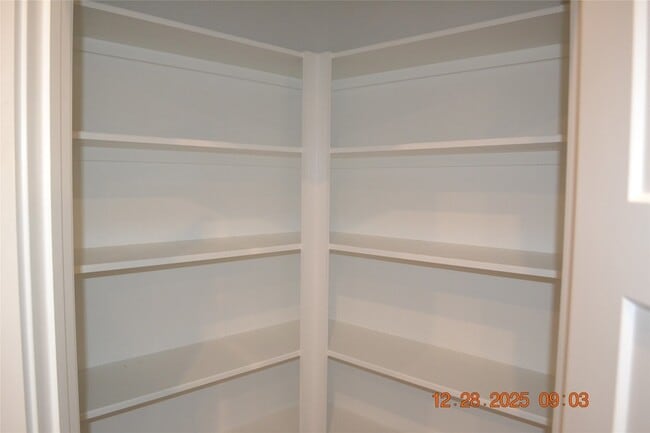 Building Photo - 1613 Sunbend Ln