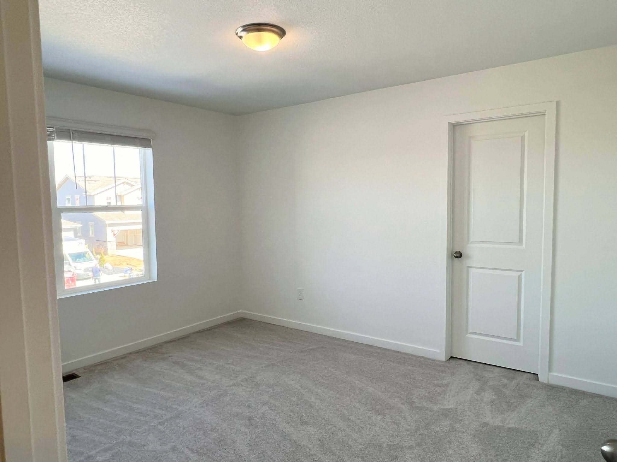 Building Photo - 690 Rob Roy Ct