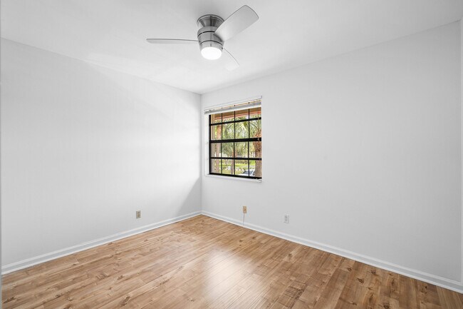Building Photo - 206 Congressional Way
