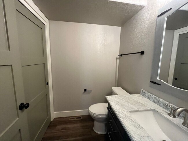 Building Photo - Incredible condo with 2 car garage