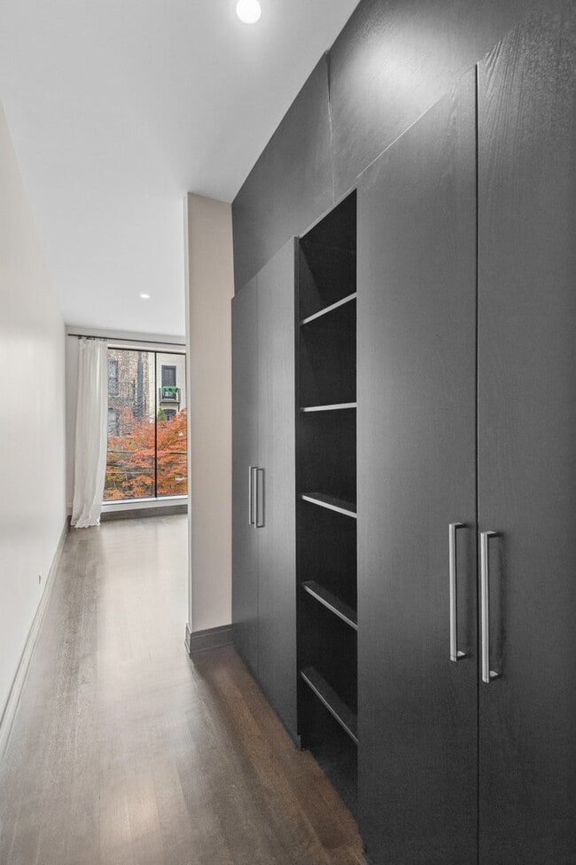 Building Photo - 44 E Cedar St