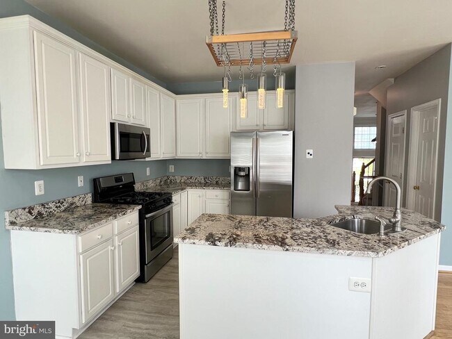 Building Photo - 22464 Maison Carree Square