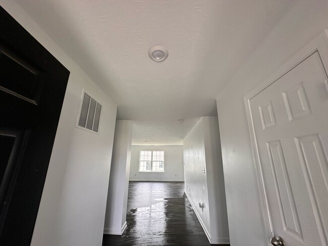 Building Photo - 1820 N Clearwater Dr
