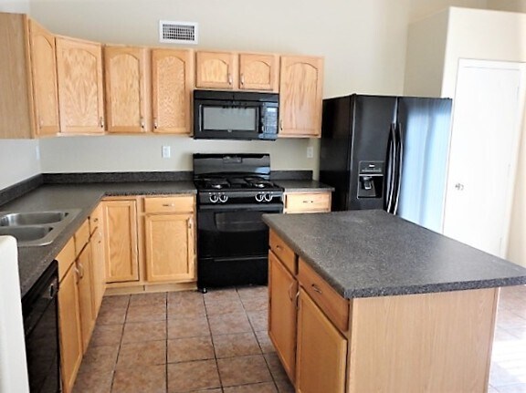Building Photo - 3798 Cattle Dr NE