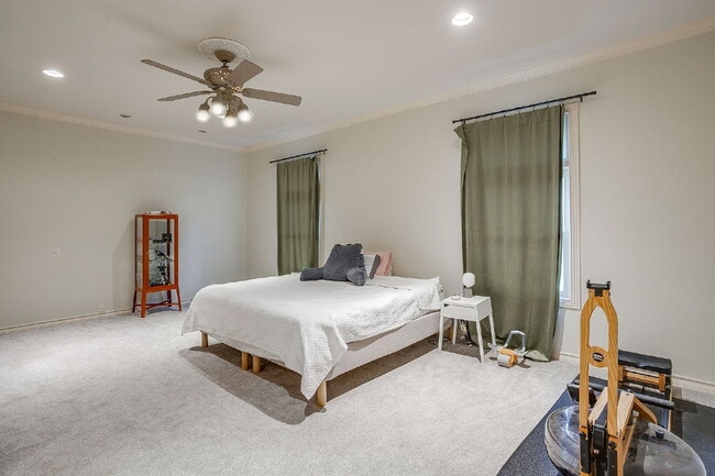 Building Photo - Private 4 Bedroom Retreat for Lease