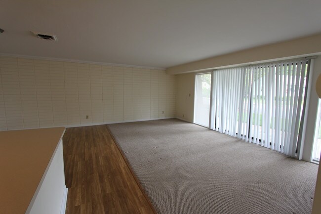 Building Photo - 105 Westgate Dr