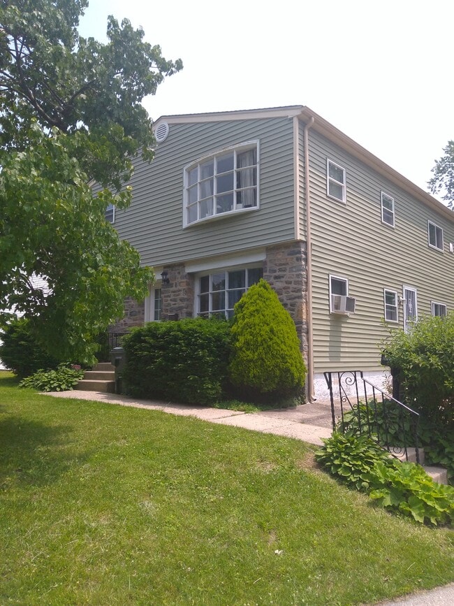Building Photo - 2054 Rubicam Ave