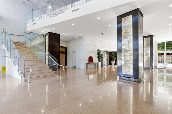 Building Photo - 2775 NE 187th St