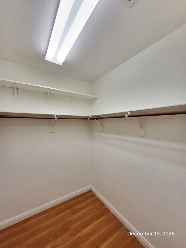 Building Photo - 9965 Mardagen St