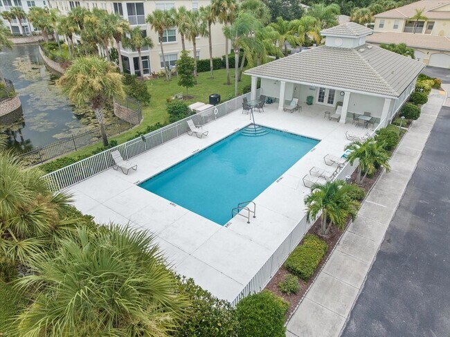 Building Photo - 700 Gardens Edge Dr