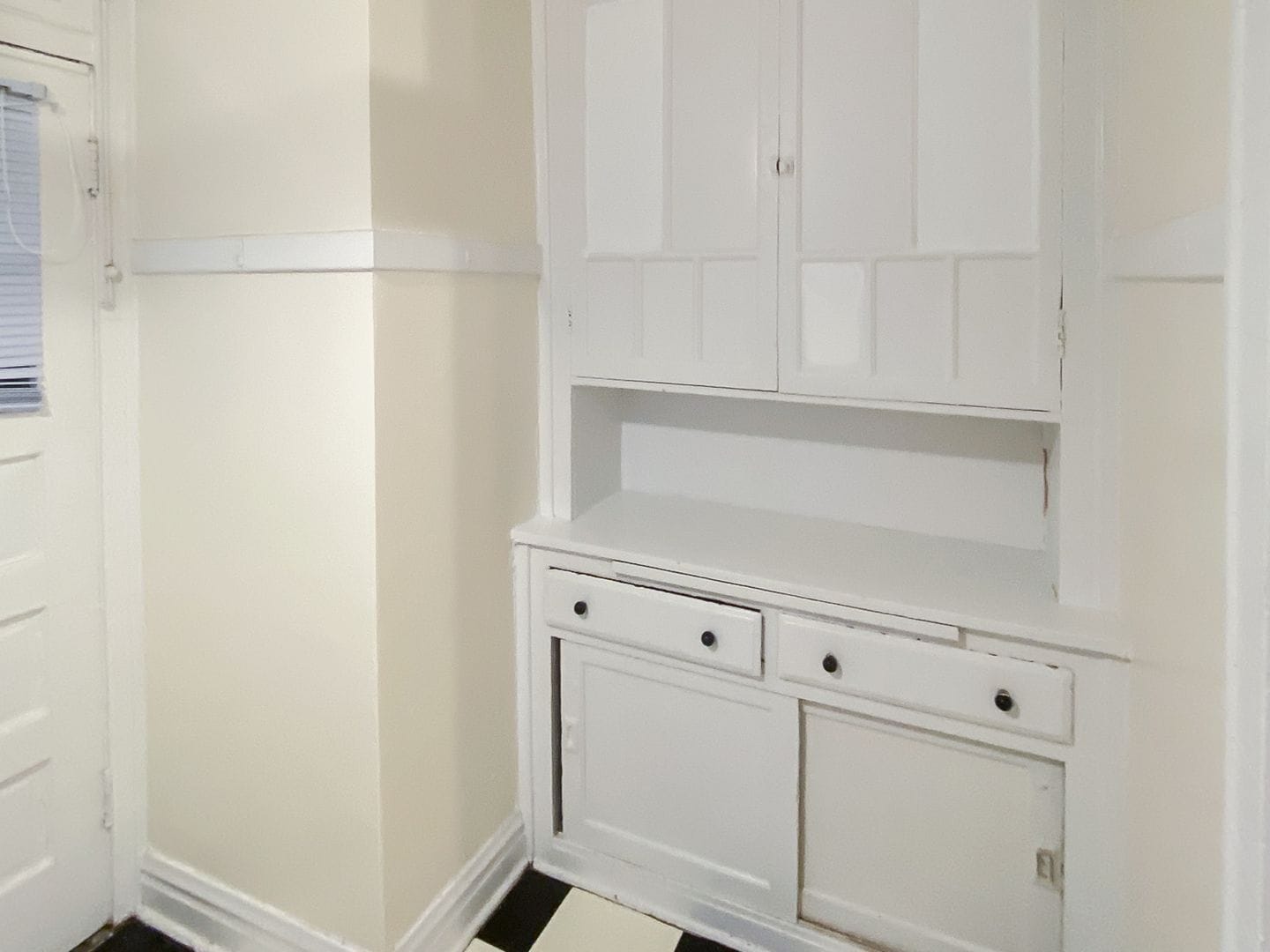 Building Photo - 435 W Surf St