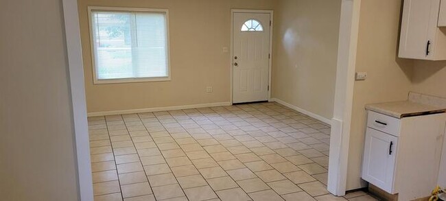 Building Photo - 1040 Matthews St