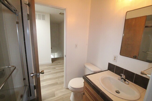 Building Photo - 3 Bedroom + 3 Bathroom Unit | Oxnard Shores | Unfurnished