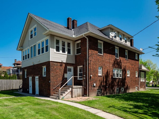 Building Photo - 3222 West Blvd