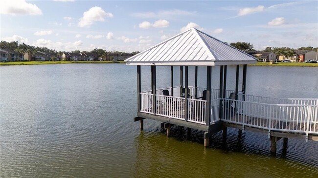 Building Photo - 806 Lake Haven Square