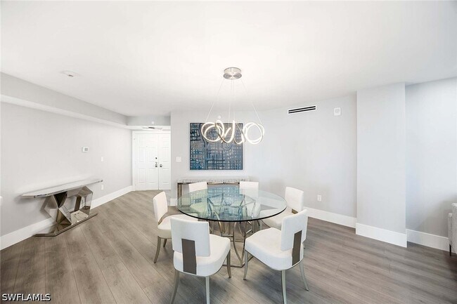 Building Photo - 6075 Pelican Bay Blvd