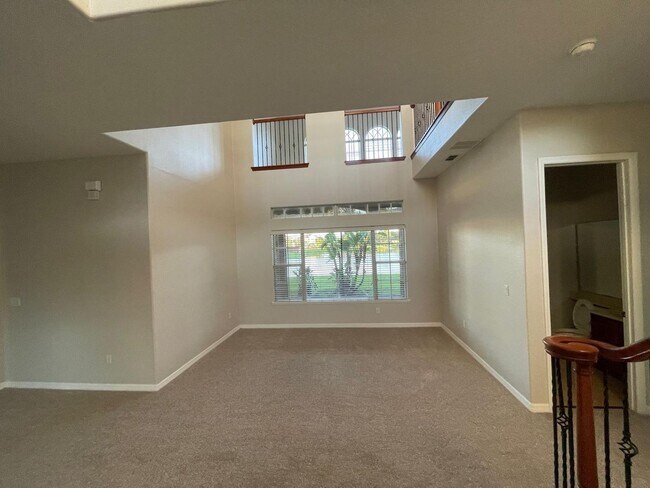 Building Photo - BRISTOL ESTATES 4 BEDRROM, 4 BATHROOMS, 3 CAR GARAGE HOUSE