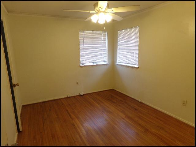 Building Photo - 408 Pickwick Ln