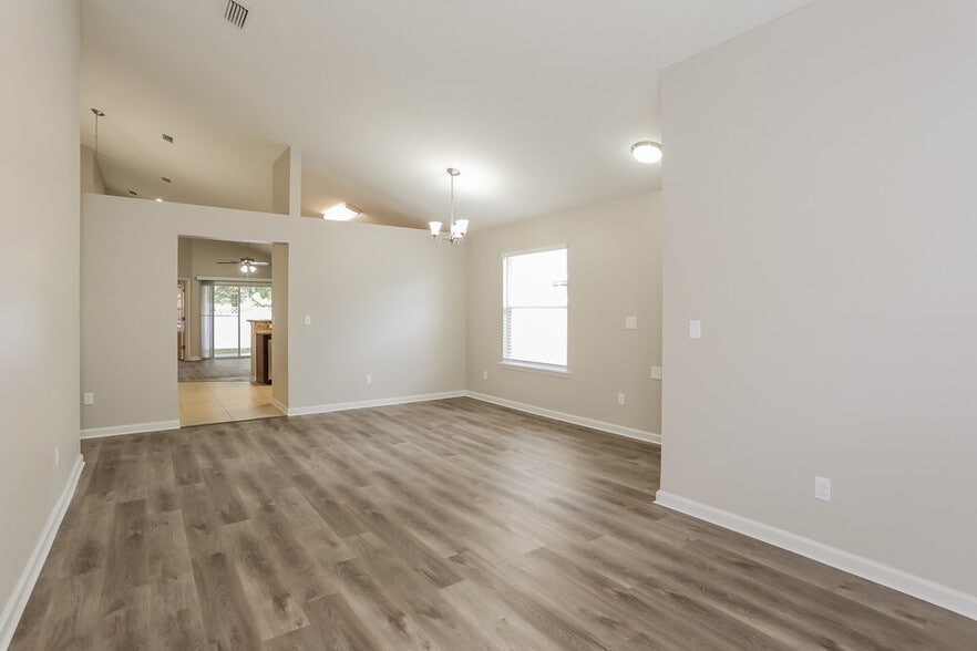 Building Photo - 10932 Campus Heights Ln