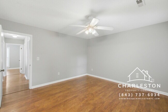 Building Photo - 2067 Dogwood Rd