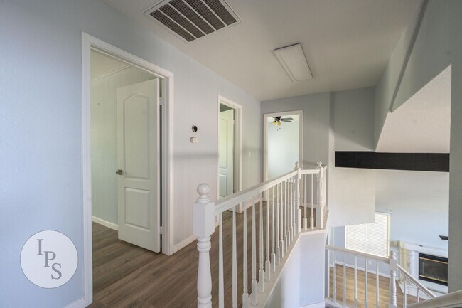 Building Photo - Northwest Fresno Home, CUSD - 4BR/2.5BA, Gated Community - Lots of Amenities