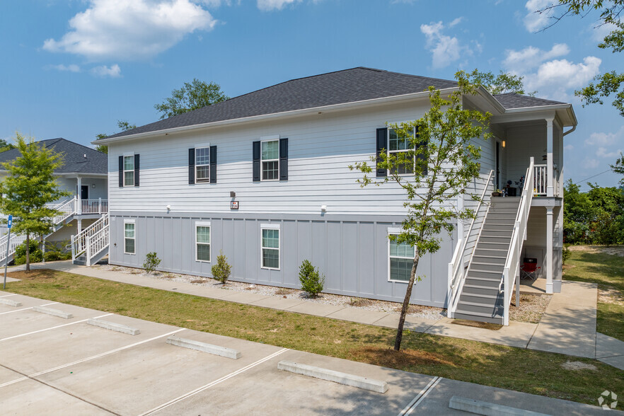 Building Photo - Petersburg Square Apartments