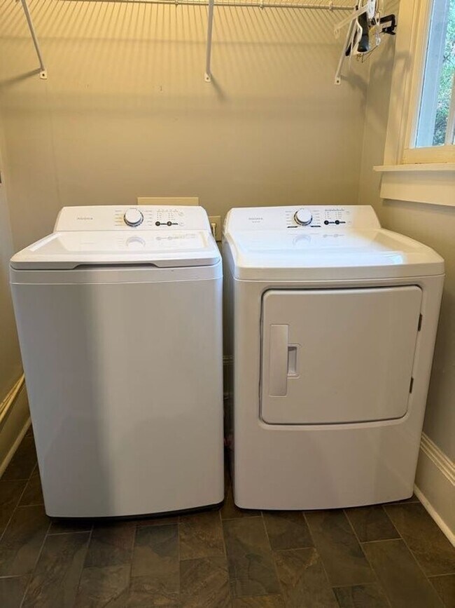 Building Photo - Midtown Bungalow 2BR House in Columbus Near Park