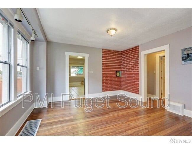 Building Photo - 1108 S Ridgewood Ave