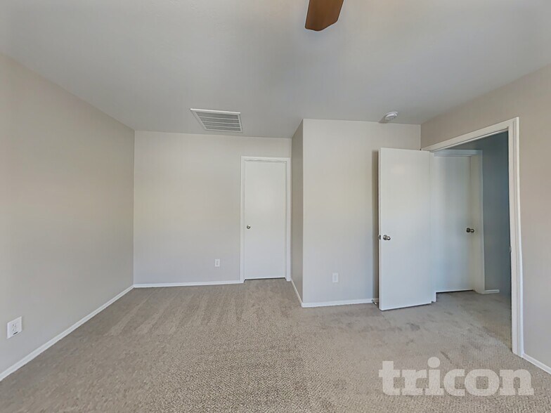 Building Photo - 3812 S 54th Glen