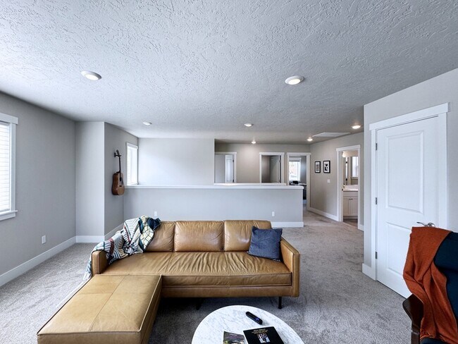 Building Photo - 2771 Cascara Dr