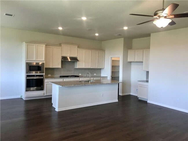 Building Photo - Brand New 4 bedroom One Story - Vista Vera...