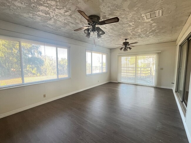 Building Photo - Spacious 3 Bedroom, 2 Bath Home for rent