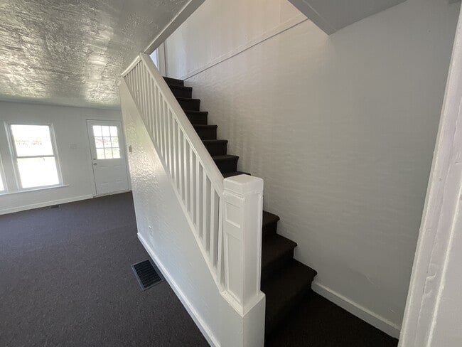 Building Photo - 516 E Boundary Ave